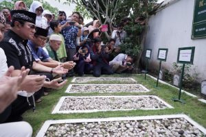 Sandiaga Ziarah Kubur ke Makam Pendiri Muhammadiyah dan HMI