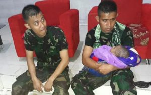 Bayi Suku Asli Papua Yang Baru Berusia 5 Bulan Tersebut Terjebak Selama Kurang Lebih 6 Jam Di Kampung Taruna, Sentani, Jayapura