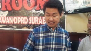 Awey : Berhenti Jadi Politisi atau Memimpin Nasdem Surabaya