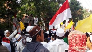 Massa Pembela Kedaulatan Rakyat Berujukrasa di Kantor Bawaslu Jawa Timur
