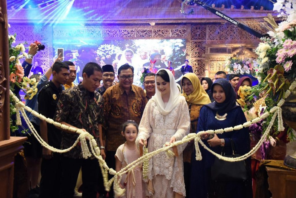 Arumi Bachin Viralkan Produk Dekranasda ke Vendor Pernikahan
