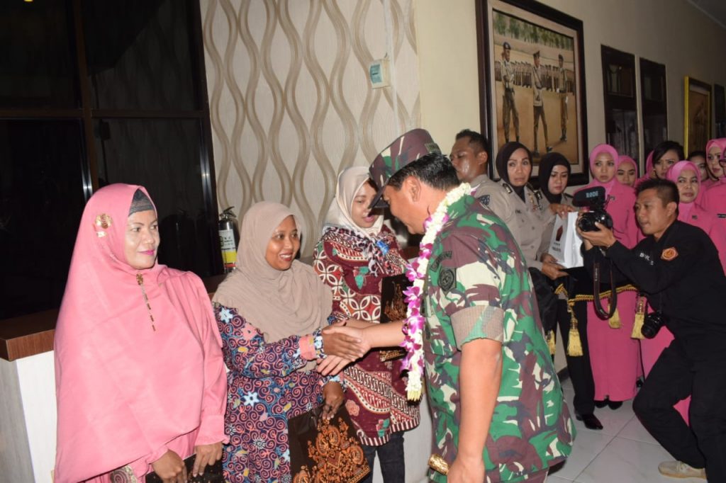Kapolri dan Panglima TNI Beri Tali Asih Keluarga Petugas yang Gugur di Pemilu 2019