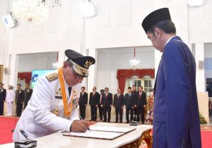 Presiden Jokowi Lantik Gubernur dan Wakil Gubernur Maluku Utara di Istana