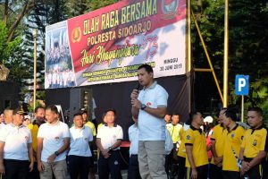 Meriahkan Hari Bhayangkara Ke-73, Polresta SDA Gelar Olahraga Bareng TNI