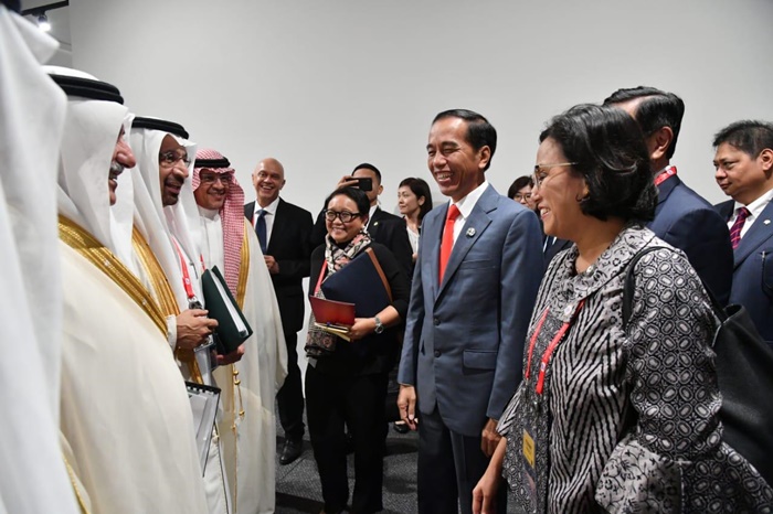 Di Acara G20, Jokowi Ngobrol Santai dengan Menlu Arab Saudi
