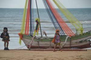 Bupati : Jaga Eksistensi Dengan Gelaran Batik On The Sea