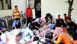 Tunaikan Ajaran Nabi Ibrahim, DPRD Surabaya Sembelih Hewan Kurban