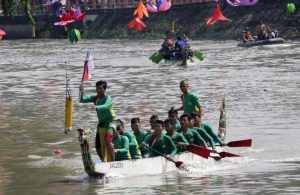 300 Peserta Ramaikan Lomba Dayung Perahu Naga