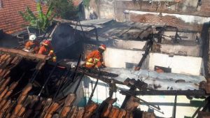 Lupa Mematikan Kompor, Dua Rumah di Surabaya Ludes Terbakar