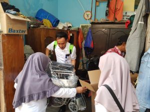 Pemkot Surabaya Bantu Kursi Roda Remaja Penderita Ginjal Kronis