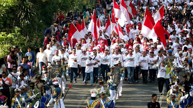 Sambut Pelantikan Presiden, Polrestabes Surabaya Gelar Parade Merah Putih