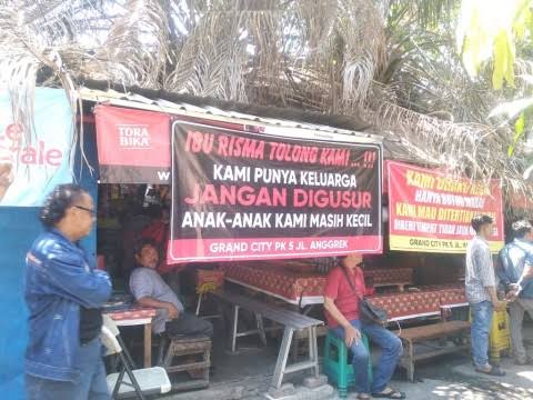 Sebelum Ada Solusi, Penertiban PKL Jalan Coklat Surabaya Ditunda