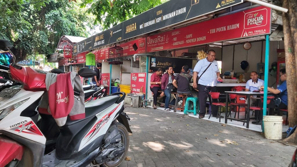 Sentra PKL Taman Bungkul Pilihan Favorit di Kota Surabaya