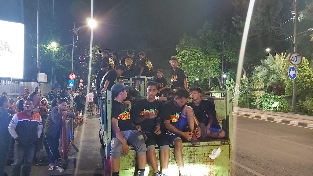 Penampakan Peserta Gerak Jalan Mojokerto yang Mengabaikan Keselamatan
