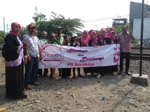 IPEMI Surabaya Bakti Sosial Bersama Penjaga Pintu Lintasan KA