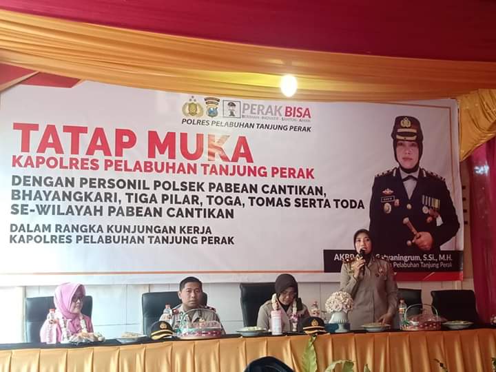 Kapolres Tanjung Perak Bagi-Bagi Sembako di Wilayah Hukum Pabean Cantikan