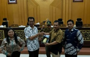 Ketua Komisi A DPRD dan Wartawan DIY Menemui Ketua DPRD Surabaya
