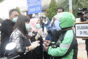Wakil Rakyat Yos Sudarso Beraksi, Warga  Surabaya Terharu
