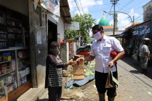 Pemkos Sebarkan Puluhan Ribu Masker dan Hand Sanitizer
