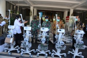 Rumah Sakit Surabaya Dapat Bantuan Ventilator dari Walikota