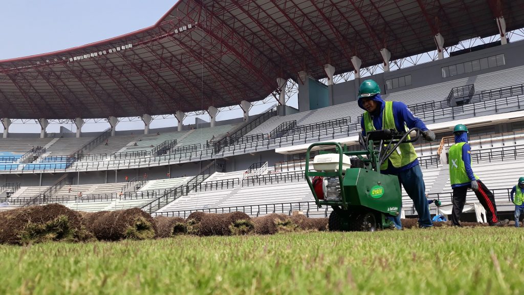 Rumput Standart FIFA Akan Segera Dipasang Stadion GBT