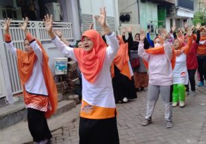 Hari Keluarga Nasional, Reni Astuti Senam Nusantara Sukseskan Gerakan Bersama PKS Menyapa Keluarga Surabaya