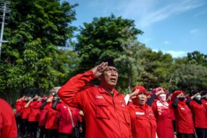 ﻿Pakai Busana Daerah, Kader PDIP Surabaya Rayakan Kemerdekaan Indonesia