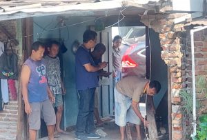 Jelang Detik-Detik Peringatan Proklamasi, Rumah Warga Miskin di Surabaya Roboh