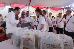 Terima Bantuan Pohon Tabebuya, Pemkot Surabaya Siap Percantik Pinggir Sungai Kalimas