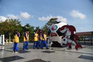 Dekorasi Piala Dunia U-17 Terpasang di Balai Pemuda dan Balai Kota Surabaya