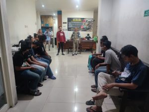 Gelar Operasi Penyisiran, Satpol PP Surabaya Amankan Remaja saat Pesta Miras