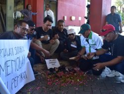 Jurnalis dan Mahasiswa Surabaya Tolak RUU Penyiaran