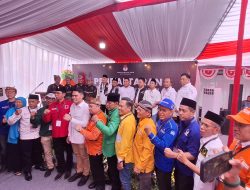 Diantar Ribuan Relawan, Eri Cahyadi-Armuji Resmi Daftar Pilwali Kota Surabaya Ke KPU