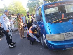 Dishub Surabaya Tertibkan 2 Orang Jukir Liar di Jalan Semarang