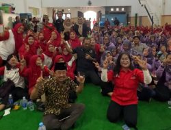 Bersama Sekretaris DPC PDIP Surabaya, Calon Wakil Wali Kota Armuji Hadiri Sapa Warga